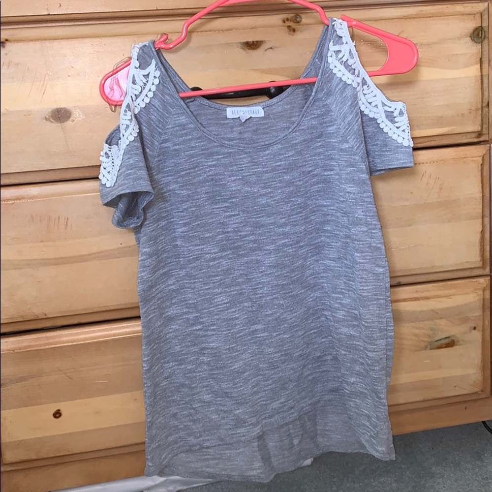 Gray shirt with white lace shoulder slit